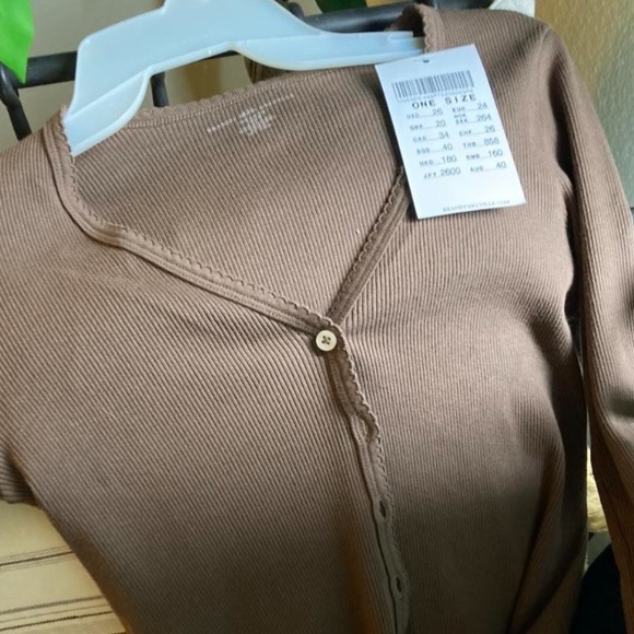 Brandy Melville Brown Paige top, brand new with tags - Picture 2 of 3
